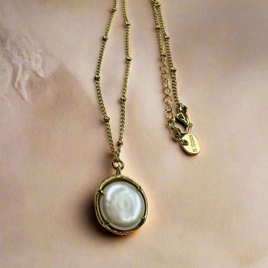 Pernula Freshwater Pearl Pendant Necklace